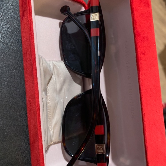 Carolina Herrera sunglass bnwt in original box - Picture 4 of 5